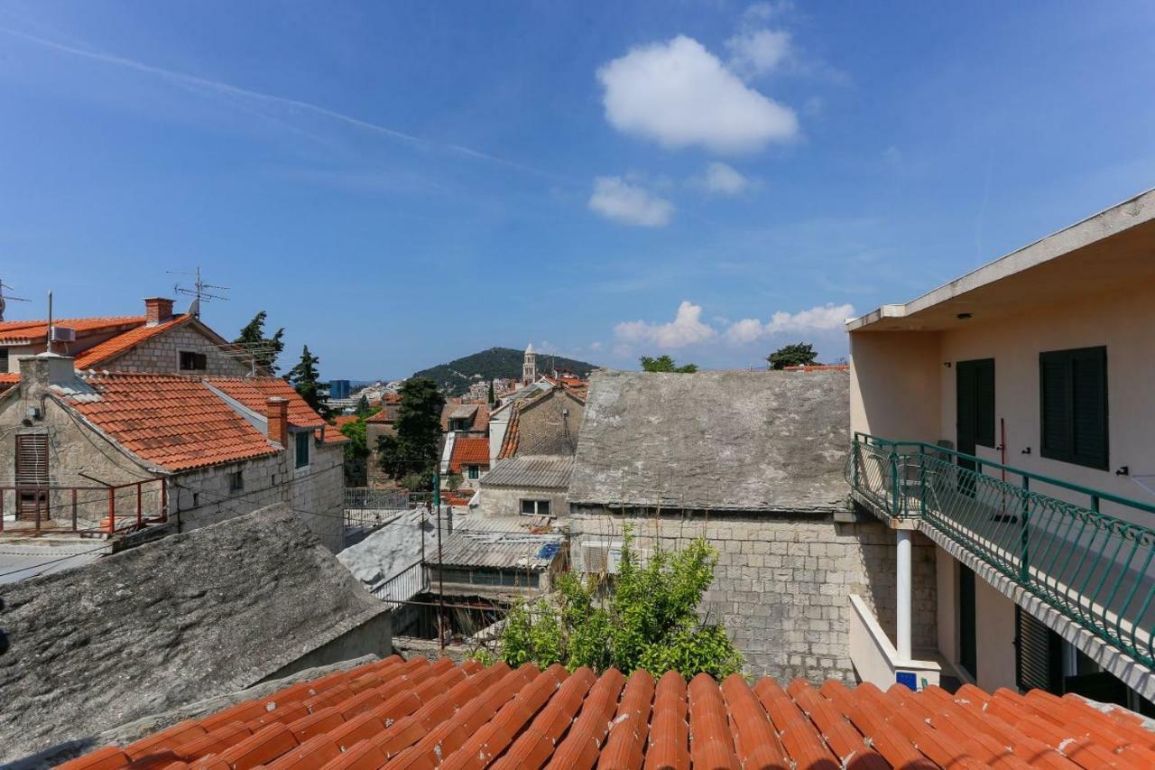Apartments And Rooms Stone House Spalato Esterno foto