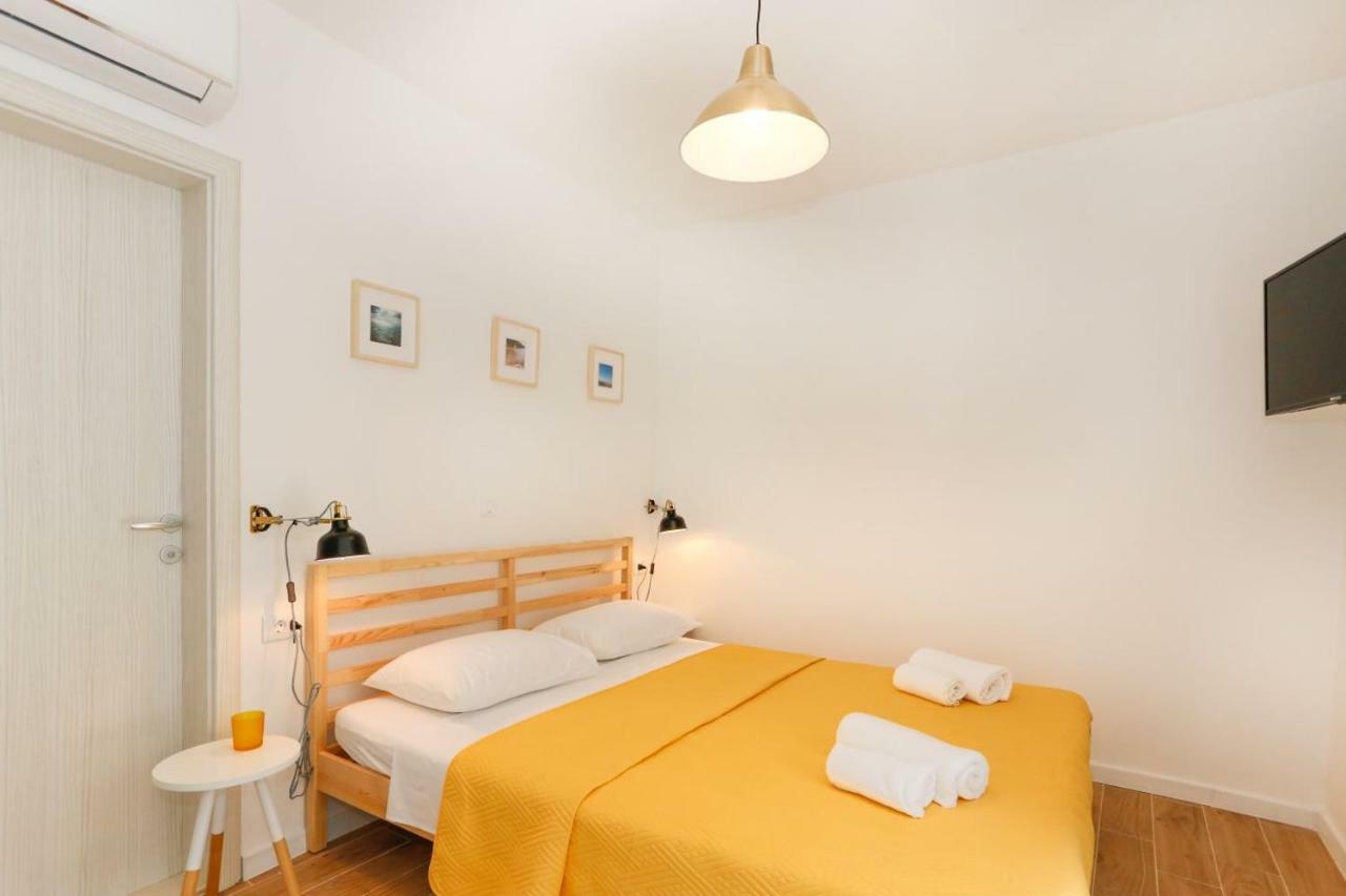 Apartments And Rooms Stone House Spalato Esterno foto
