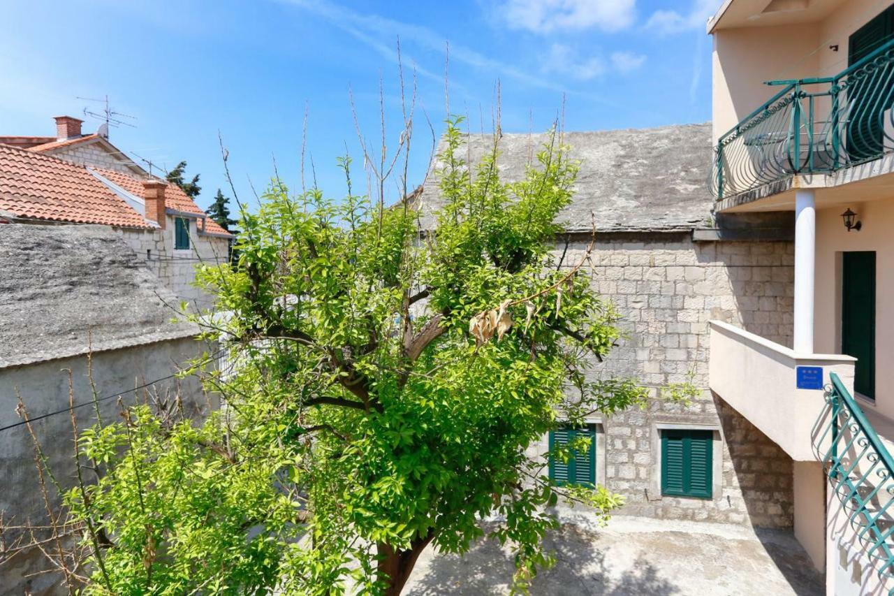 Apartments And Rooms Stone House Spalato Esterno foto
