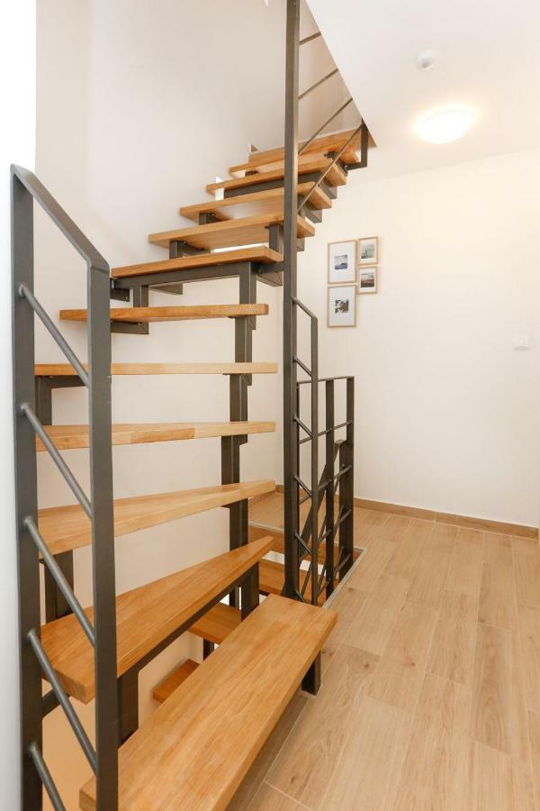 Apartments And Rooms Stone House Spalato Esterno foto