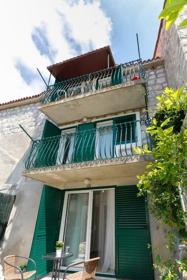 Apartments And Rooms Stone House Spalato Esterno foto