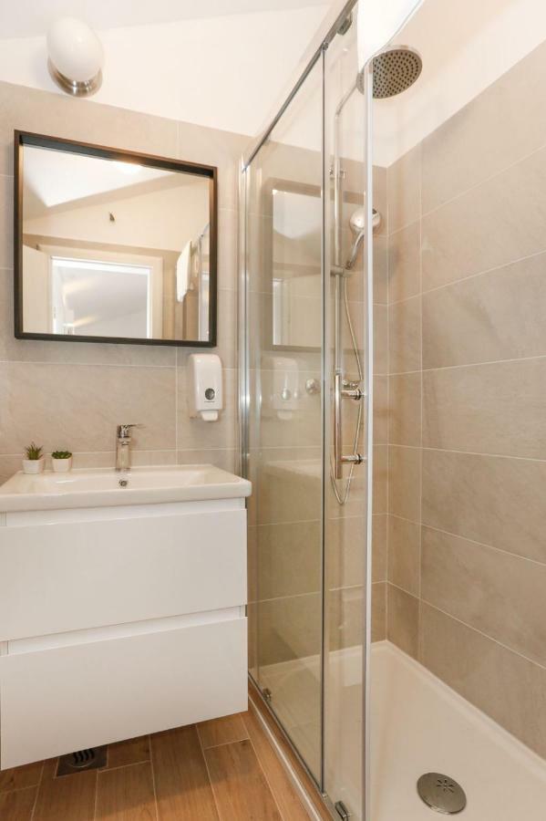 Apartments And Rooms Stone House Spalato Esterno foto