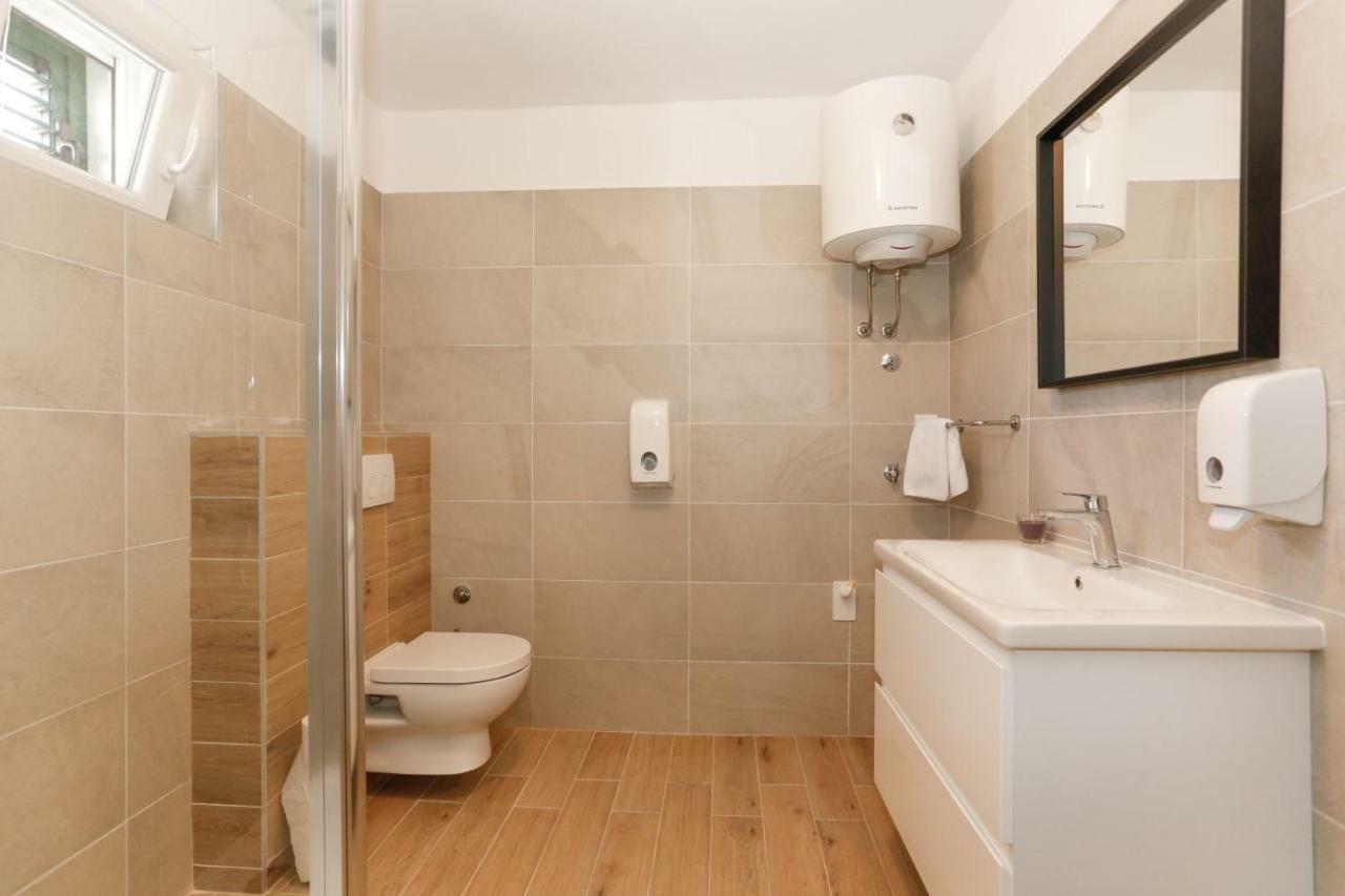Apartments And Rooms Stone House Spalato Esterno foto