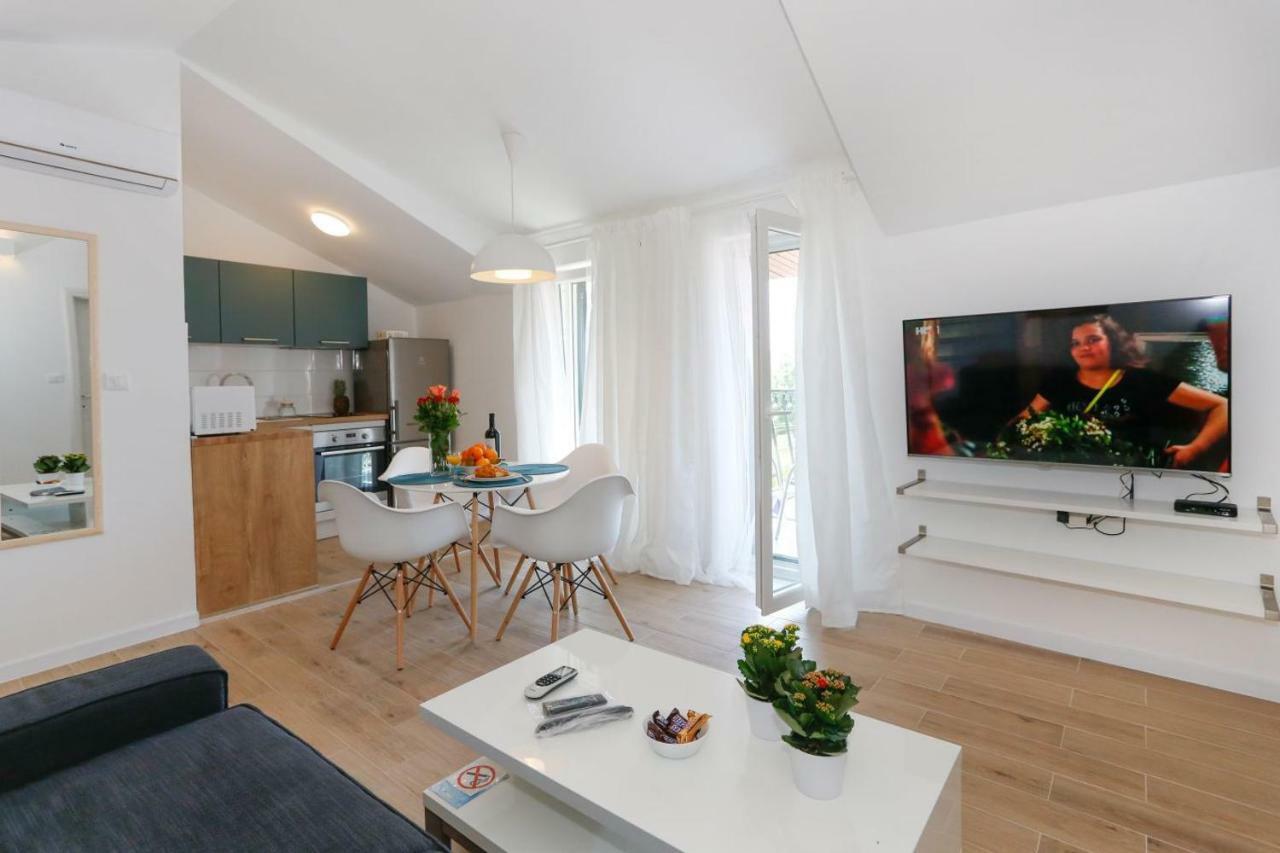 Apartments And Rooms Stone House Spalato Esterno foto