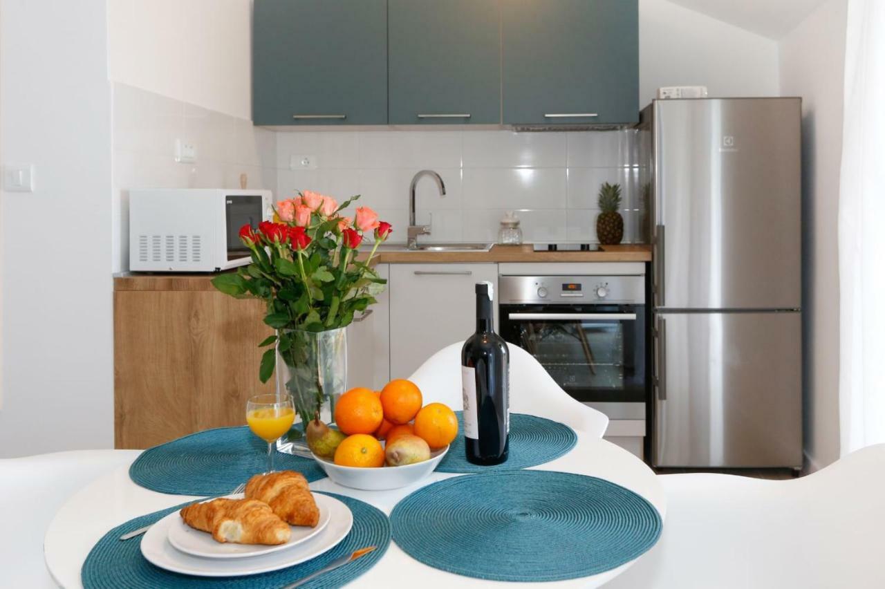 Apartments And Rooms Stone House Spalato Esterno foto