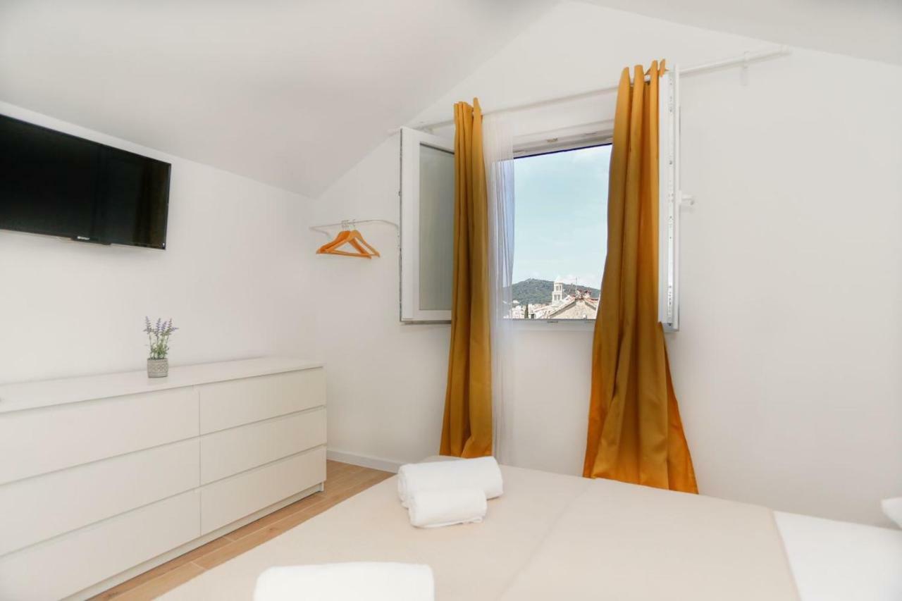 Apartments And Rooms Stone House Spalato Esterno foto