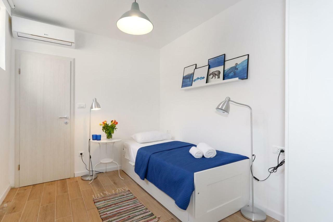 Apartments And Rooms Stone House Spalato Esterno foto