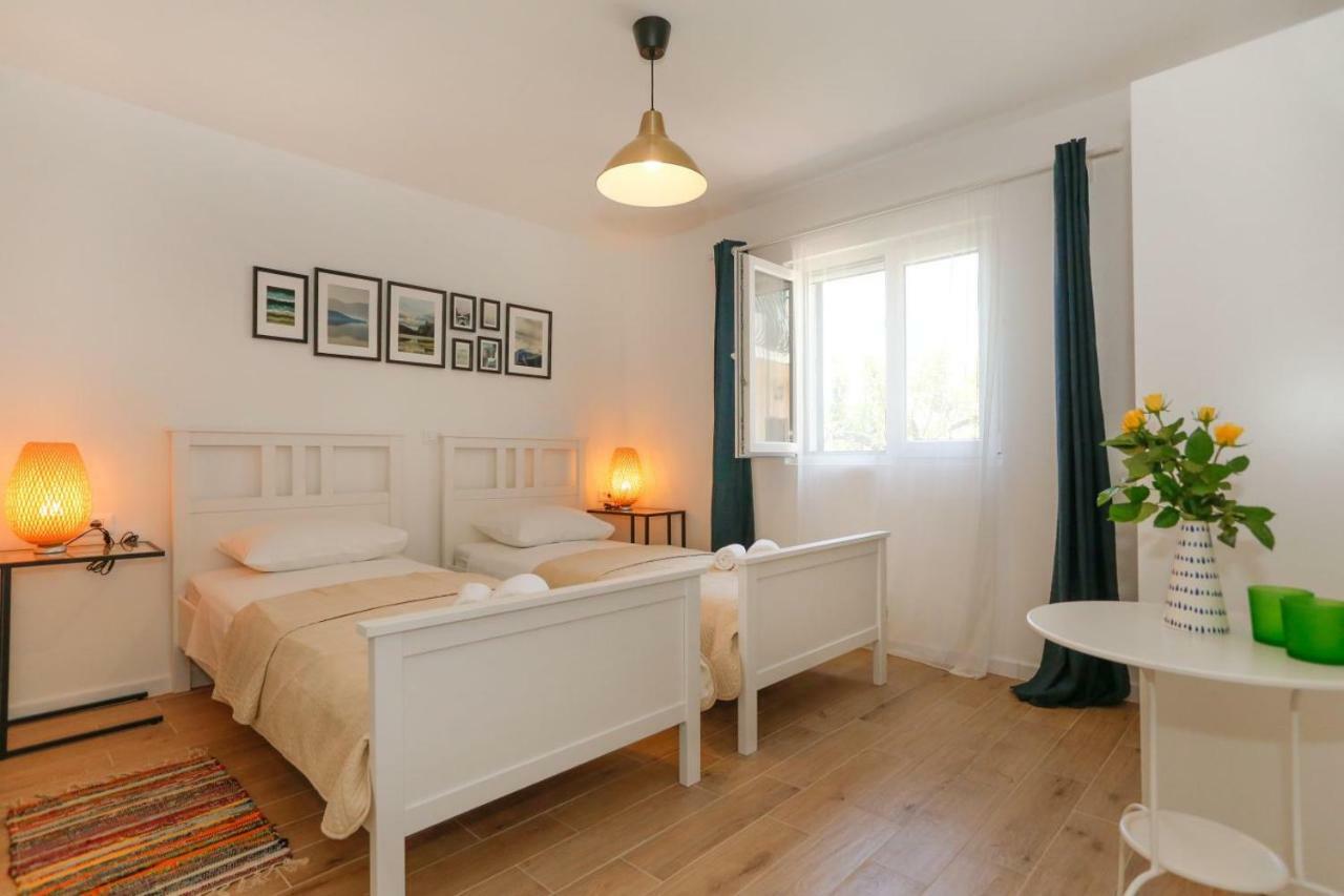 Apartments And Rooms Stone House Spalato Esterno foto
