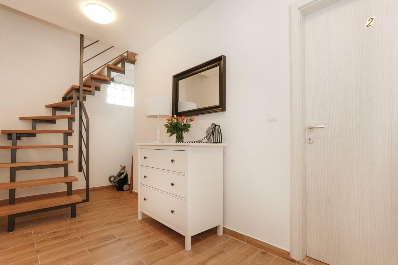 Apartments And Rooms Stone House Spalato Esterno foto