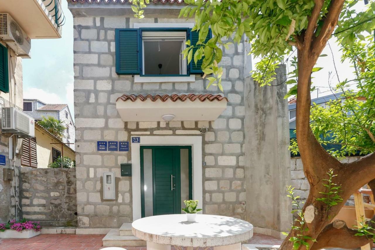 Apartments And Rooms Stone House Spalato Esterno foto