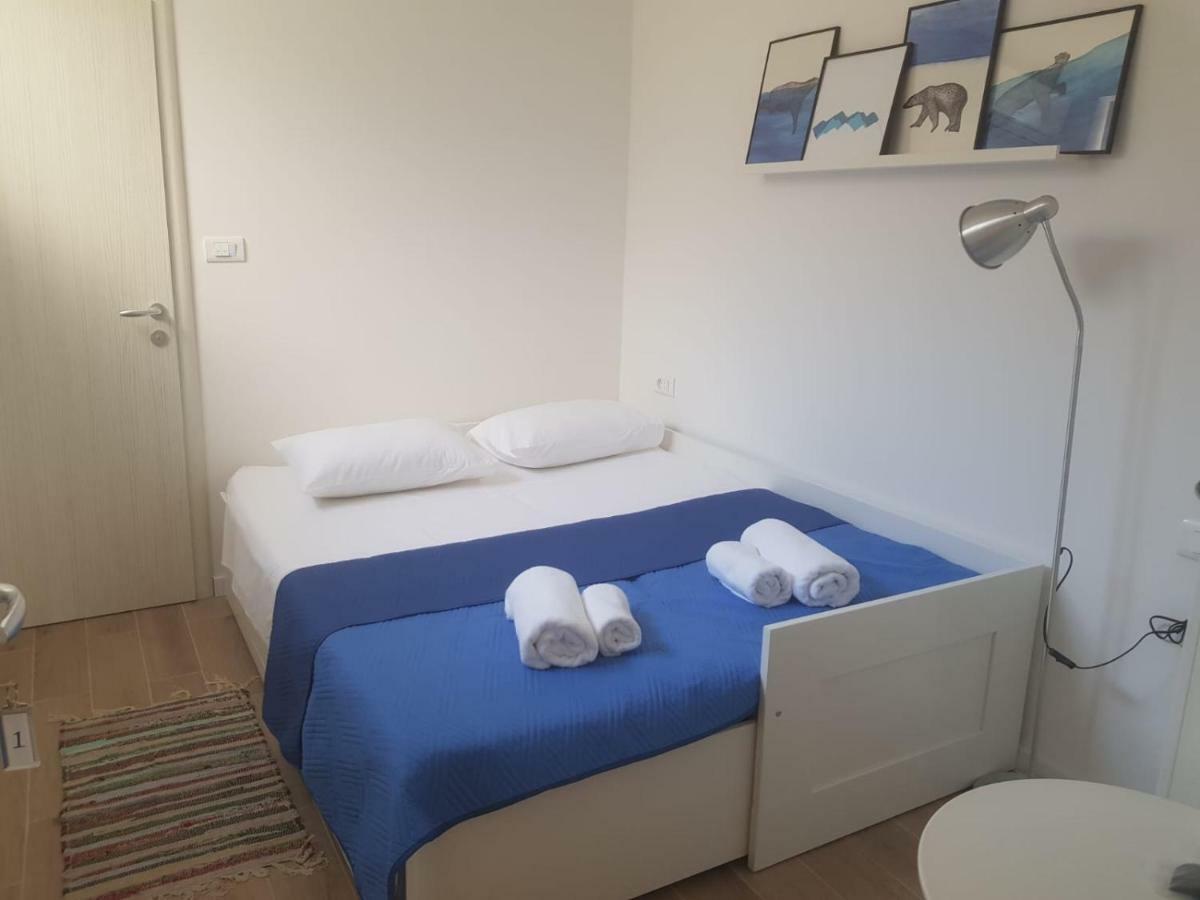 Apartments And Rooms Stone House Spalato Esterno foto